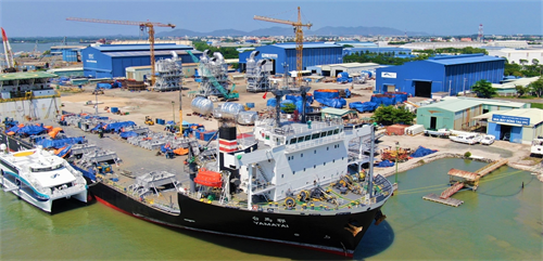Cung cấp dịch vụ cơ sở hạ tầng tại Cảng Đông Xuyên phục vụ loadout hàng hóa : Jackets grillage boxes & extensions xuống tàu Yamatai (Heavy Load Carrier) - Dự án BLADT CFXD JACKETS